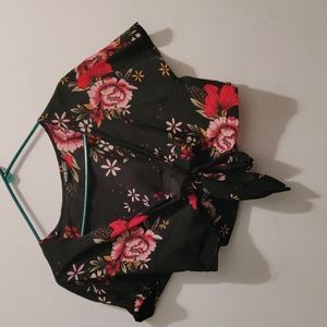 SHEIN Floral Crop Top